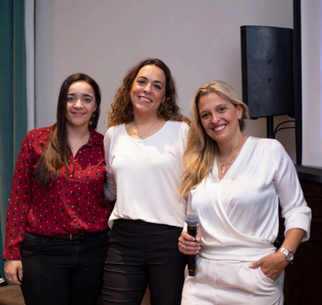 [Image of Equipo de profesionales de AIC]